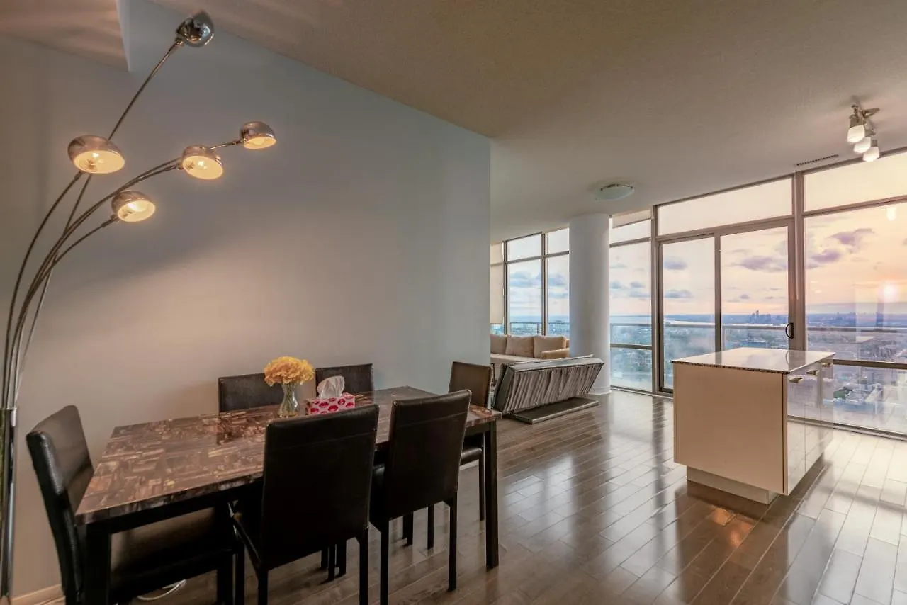 Unbelievable Penthouse View With 3 Bedrooms Toronto Apartment