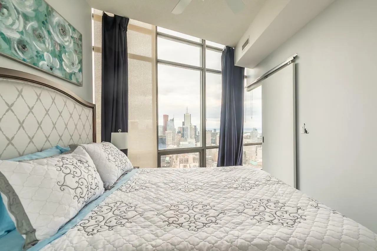 Unbelievable Penthouse View With 3 Bedrooms Toronto Apartment
